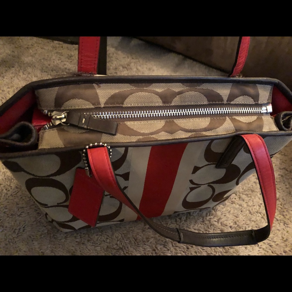Signature Coach Bag - Picture 5 of 9